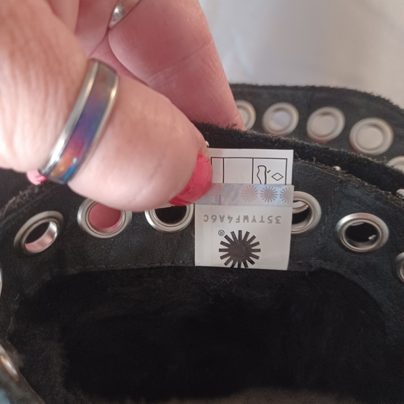 Ugg Boots - Picture 7 of 9